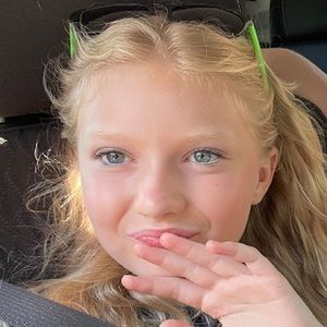 Meet your Posher, Nola